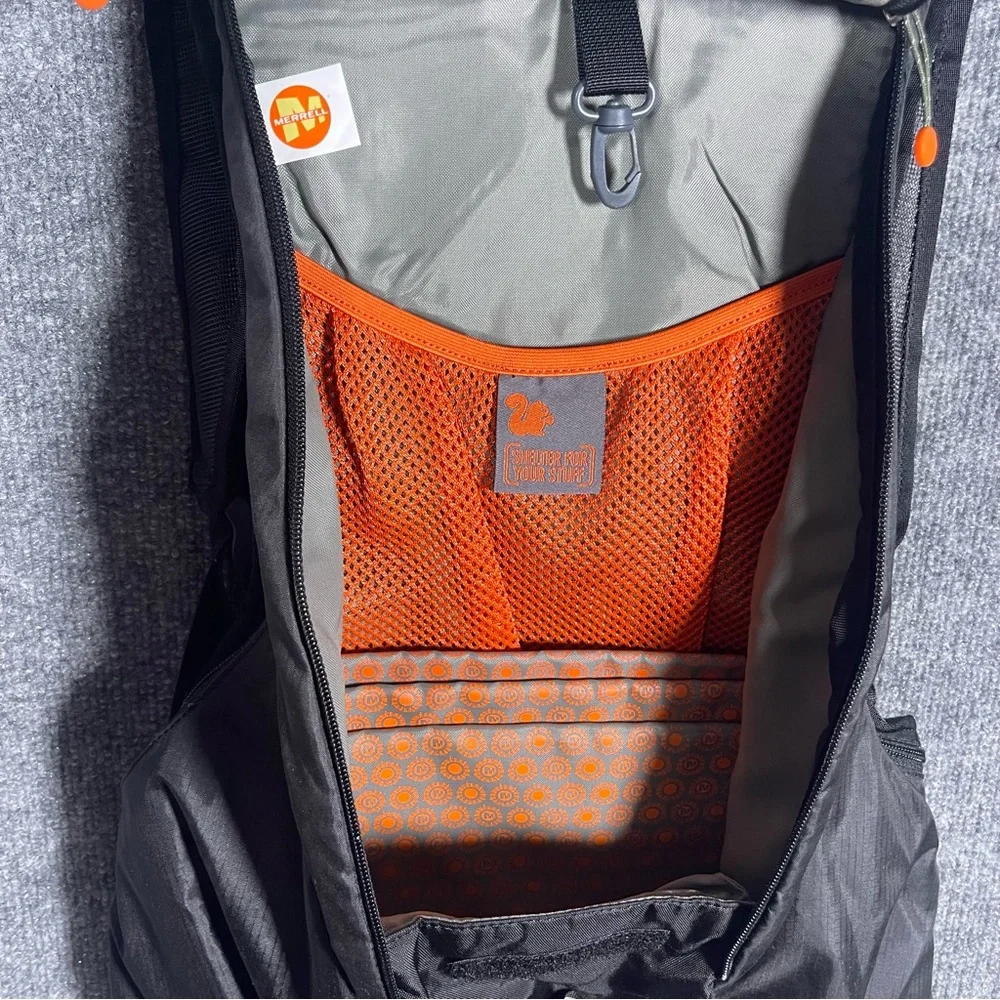 Merrell Black Insulated Padded Backpack Gorpcore Hiking Running‎ Trail Outdoor